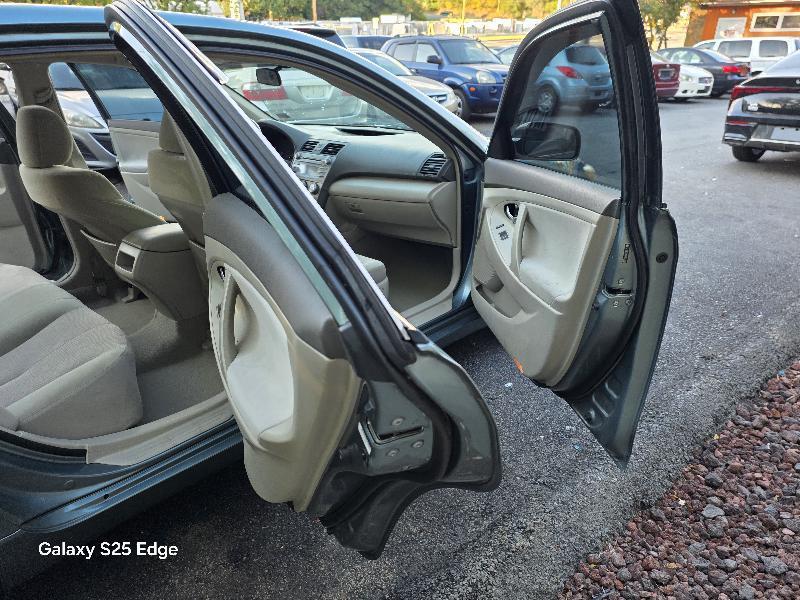Toyota Camry 4dr Sdn LE Auto 2010