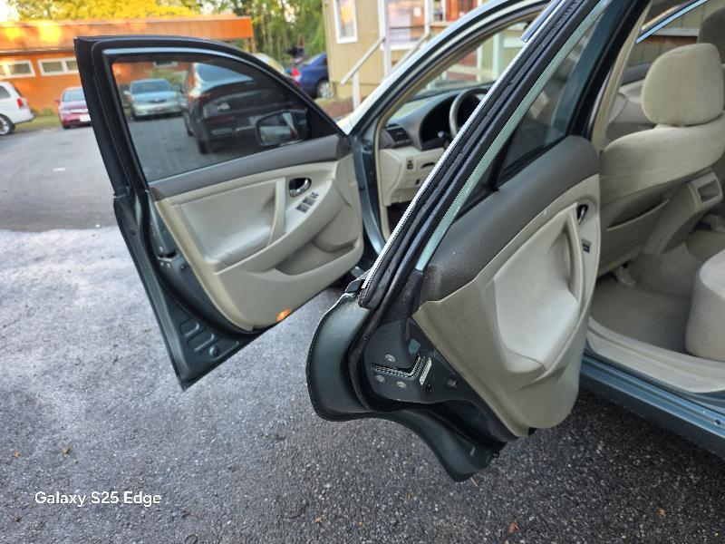 Toyota Camry 4dr Sdn LE Auto 2010
