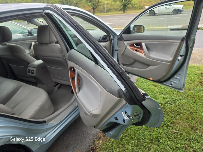 Toyota Camry LE V6 6-Spd AT 2009