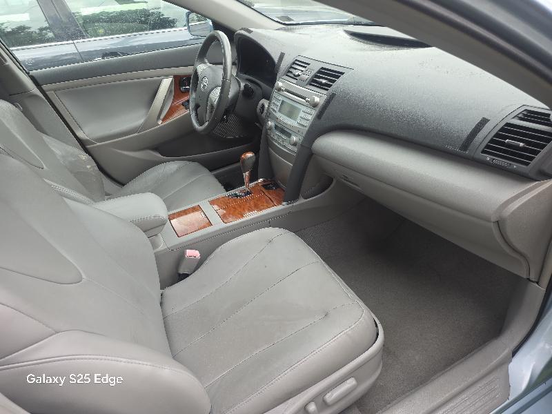 Toyota Camry LE V6 6-Spd AT 2009