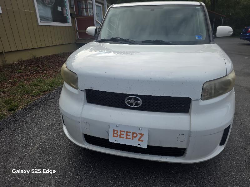 Scion xB 5-Door Wagon 5-Spd MT 2010