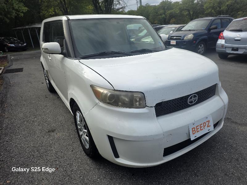 Scion xB 5-Door Wagon 5-Spd MT 2010