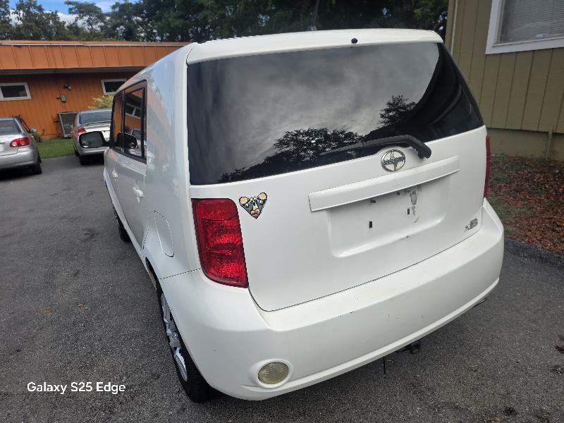 Scion xB 5-Door Wagon 5-Spd MT 2010