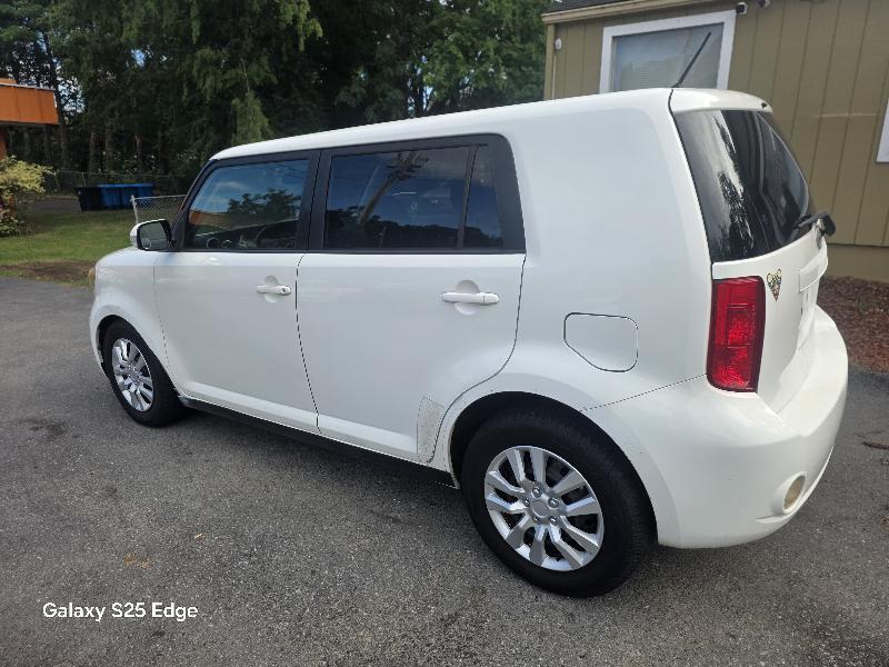 Scion xB 5-Door Wagon 5-Spd MT 2010