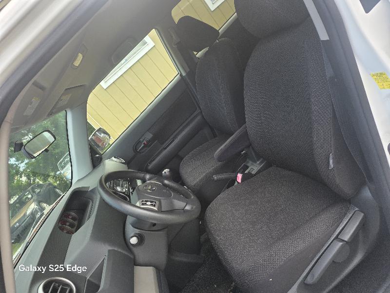 Scion xB 5-Door Wagon 5-Spd MT 2010