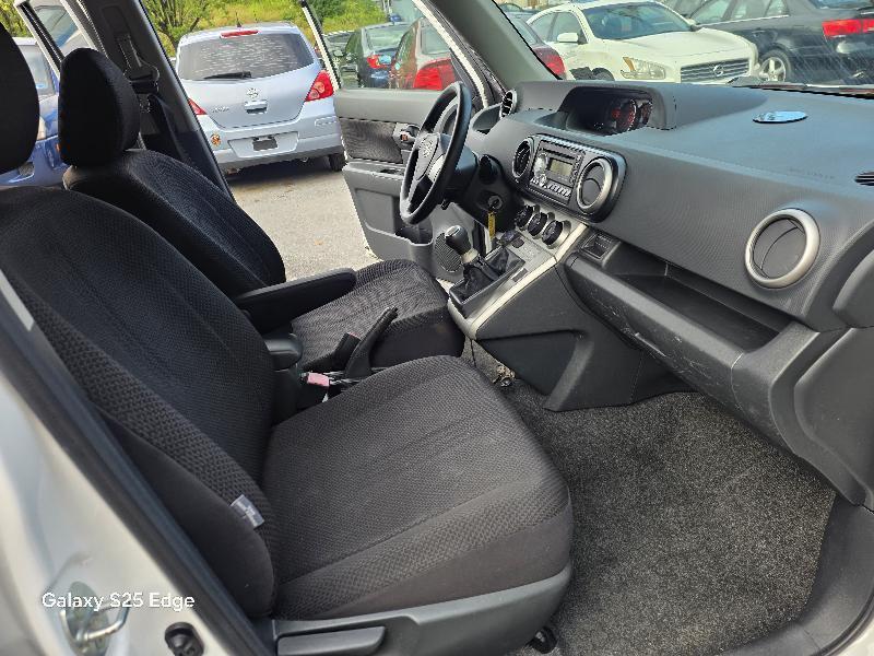 Scion xB 5-Door Wagon 5-Spd MT 2010