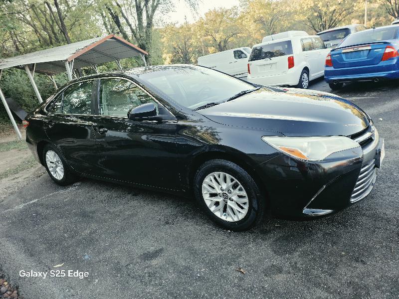 Toyota Camry 4dr Sdn LE Auto 2017