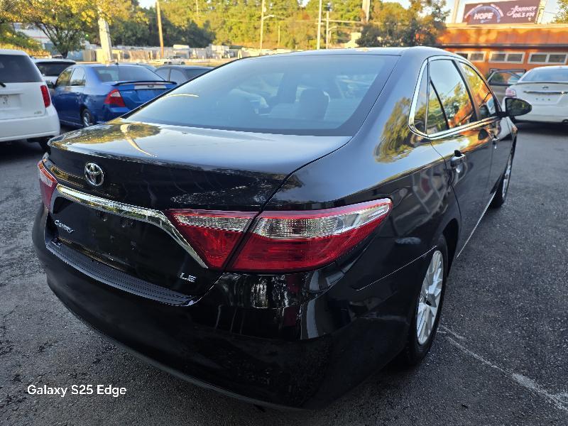 Toyota Camry 4dr Sdn LE Auto 2017