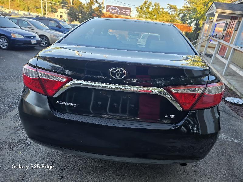 Toyota Camry 4dr Sdn LE Auto 2017