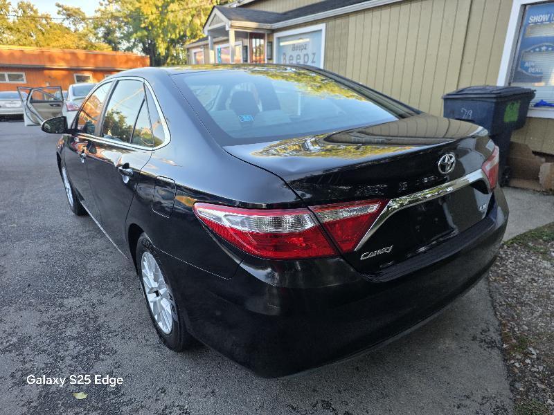 Toyota Camry 4dr Sdn LE Auto 2017