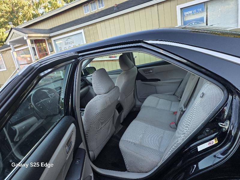 Toyota Camry 4dr Sdn LE Auto 2017
