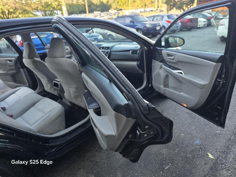 Toyota Camry 4dr Sdn LE Auto 2017