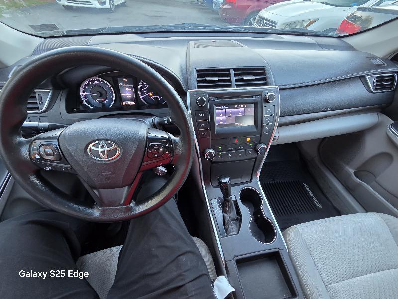 Toyota Camry 4dr Sdn LE Auto 2017