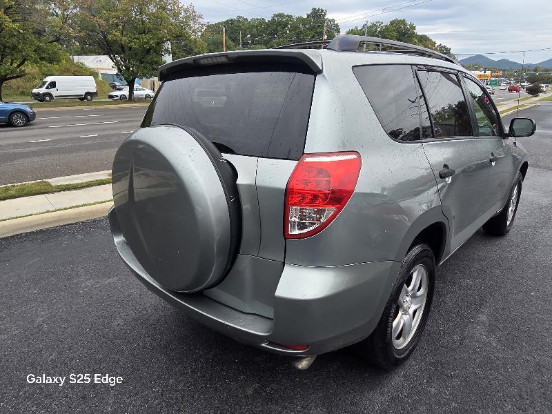 Toyota RAV4 Base V6 2WD 2006