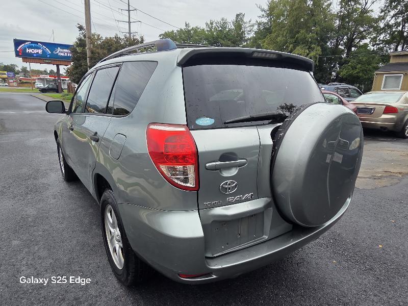 Toyota RAV4 Base V6 2WD 2006