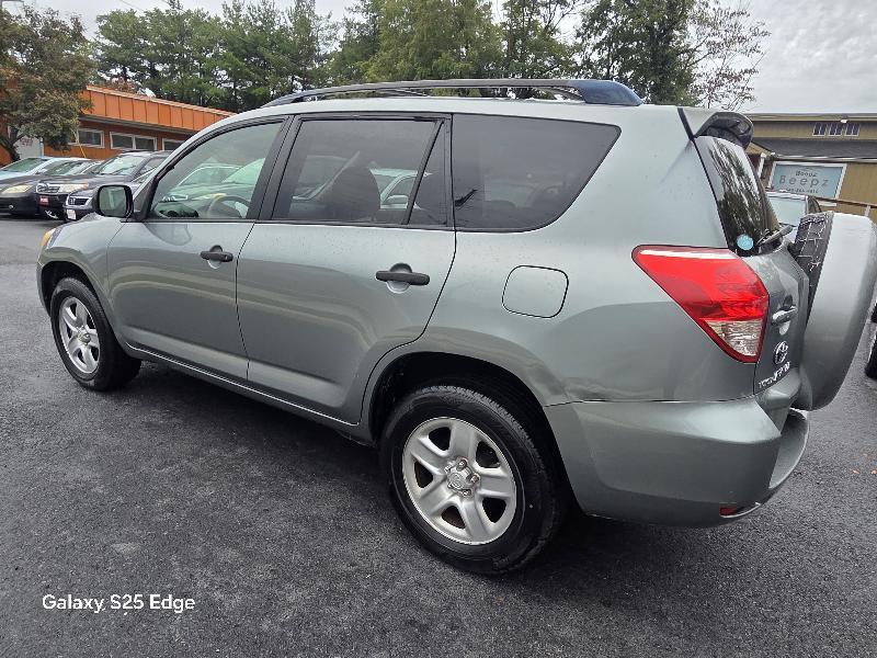 Toyota RAV4 Base V6 2WD 2006