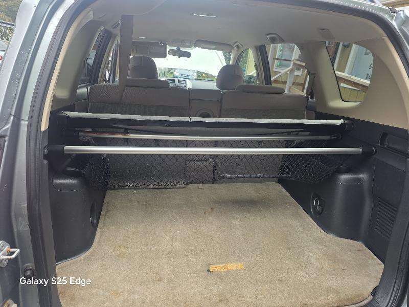 Toyota RAV4 Base V6 2WD 2006