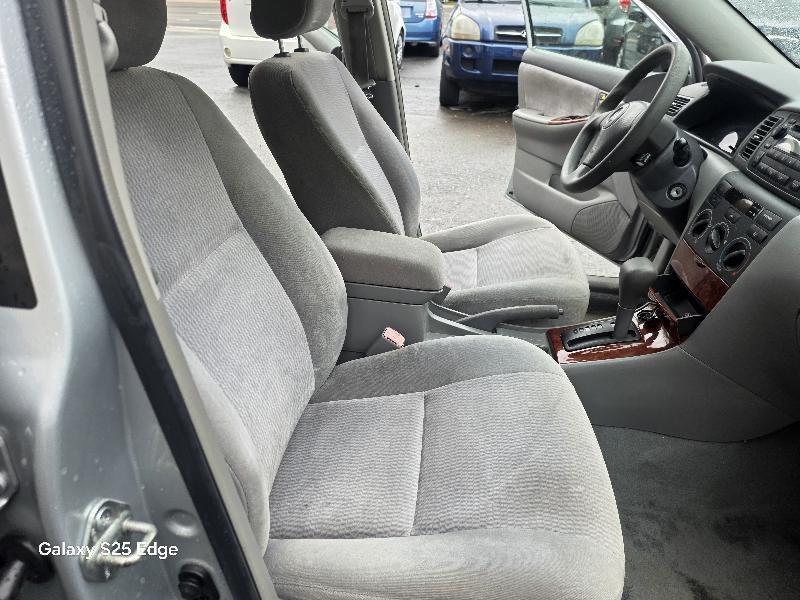 Toyota Corolla 4dr Sdn LE Auto 2005