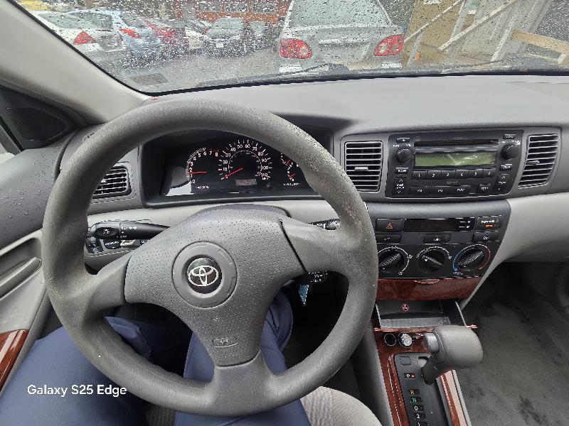 Toyota Corolla 4dr Sdn LE Auto 2005