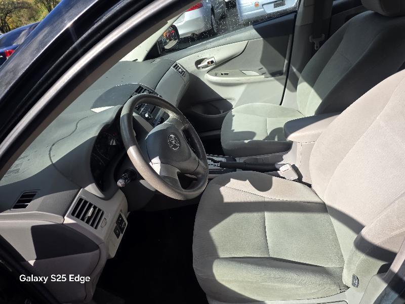 Toyota Corolla 4dr Sdn LE Auto 2010