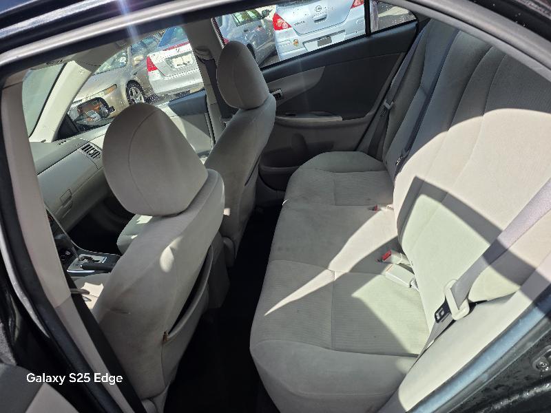 Toyota Corolla 4dr Sdn LE Auto 2010