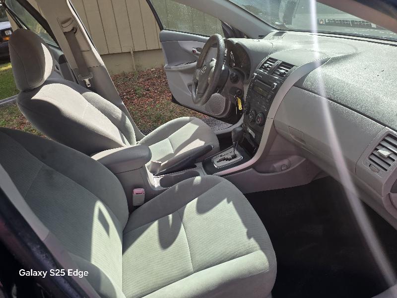 Toyota Corolla 4dr Sdn LE Auto 2010