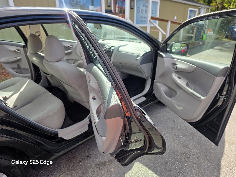 Toyota Corolla 4dr Sdn LE Auto 2010
