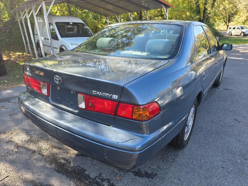 Toyota Camry XLE 2001