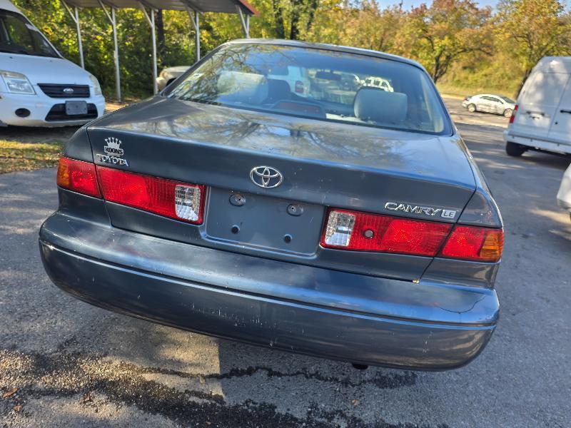 Toyota Camry XLE 2001