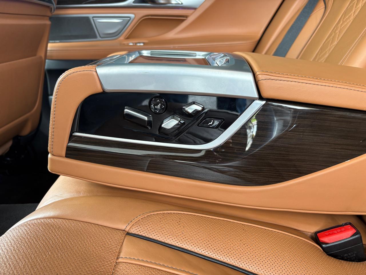 BMW 7-Series  2016