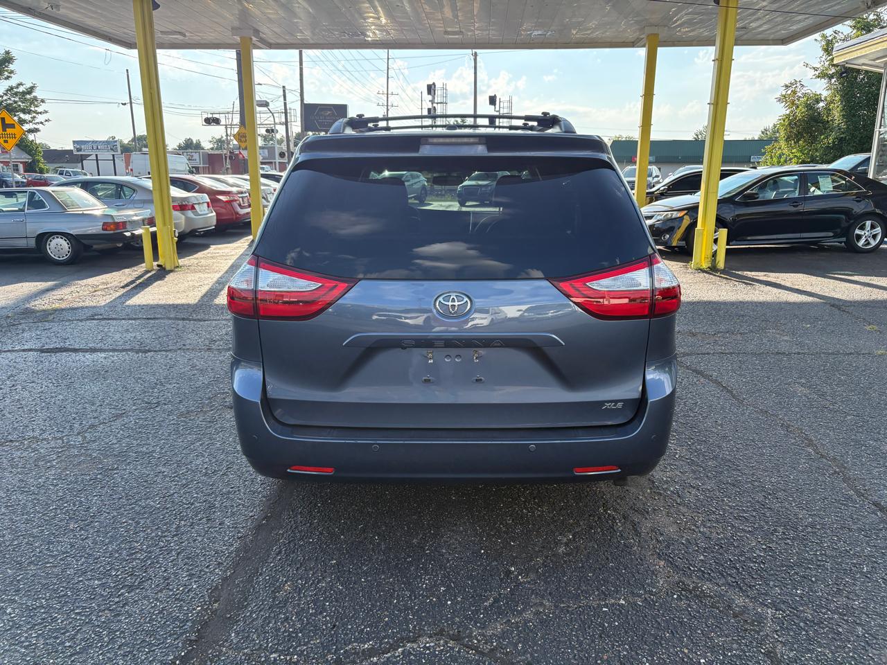 Toyota Sienna  2015
