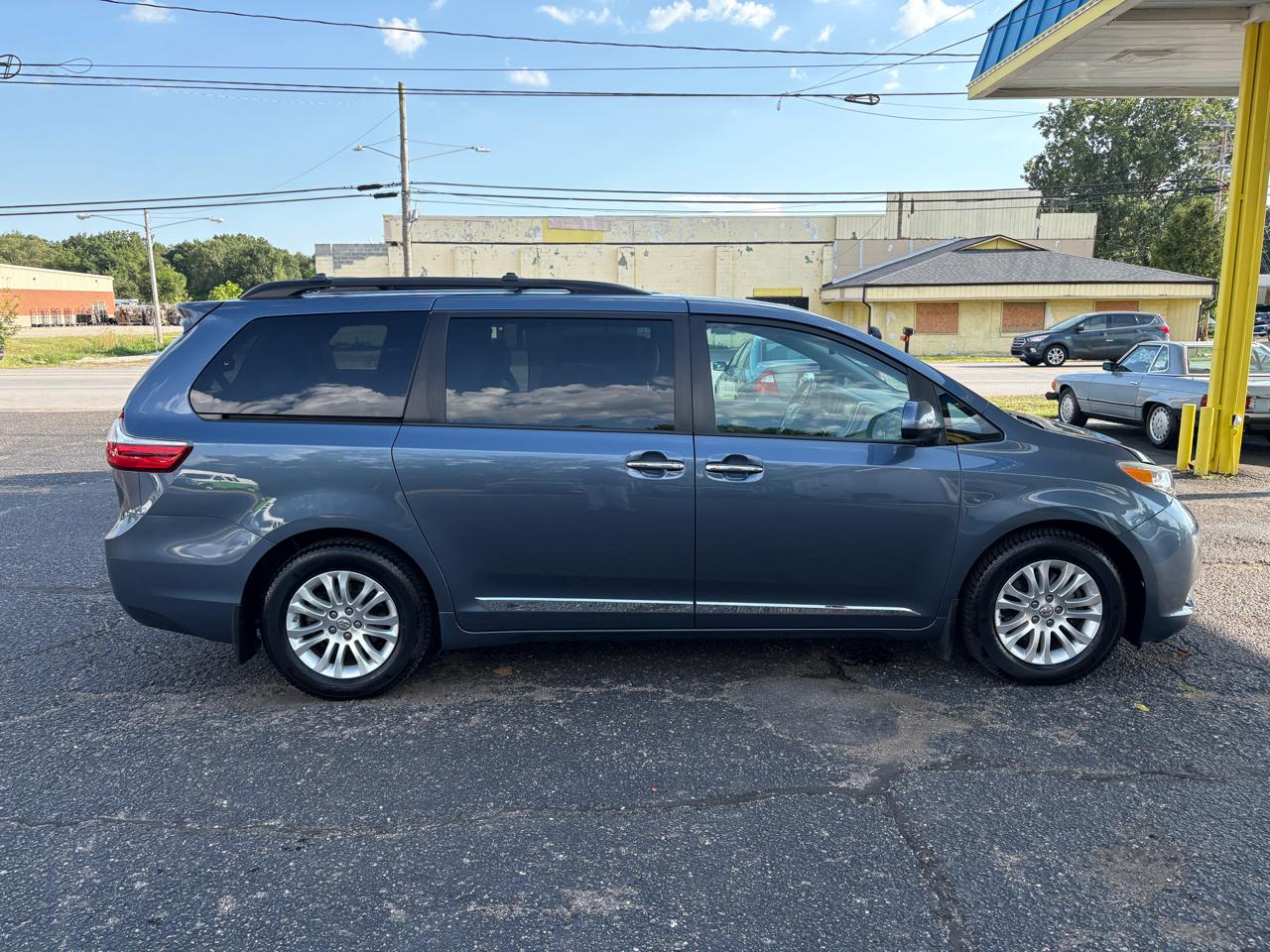 Toyota Sienna  2015