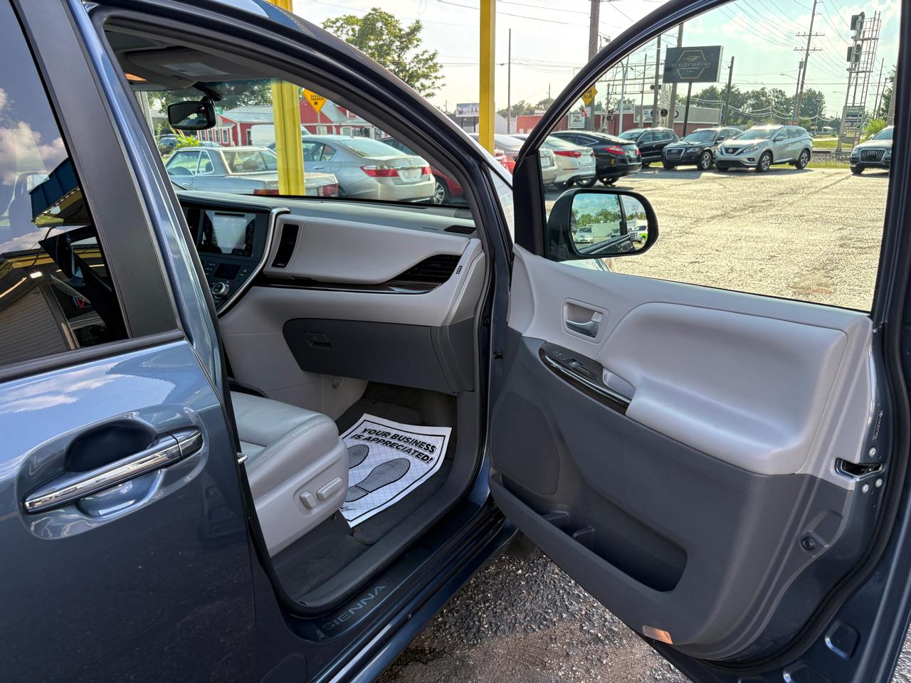 Toyota Sienna  2015