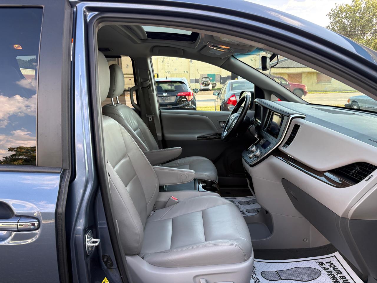 Toyota Sienna  2015