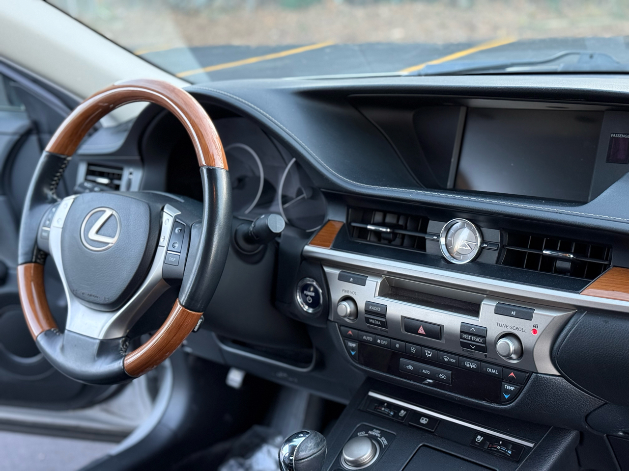 Lexus ES 300h Sedan 2014