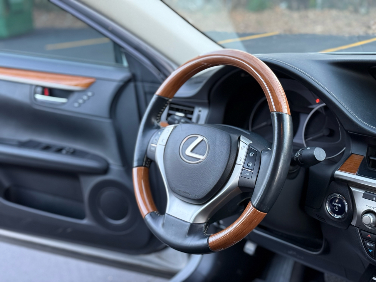 Lexus ES 300h Sedan 2014