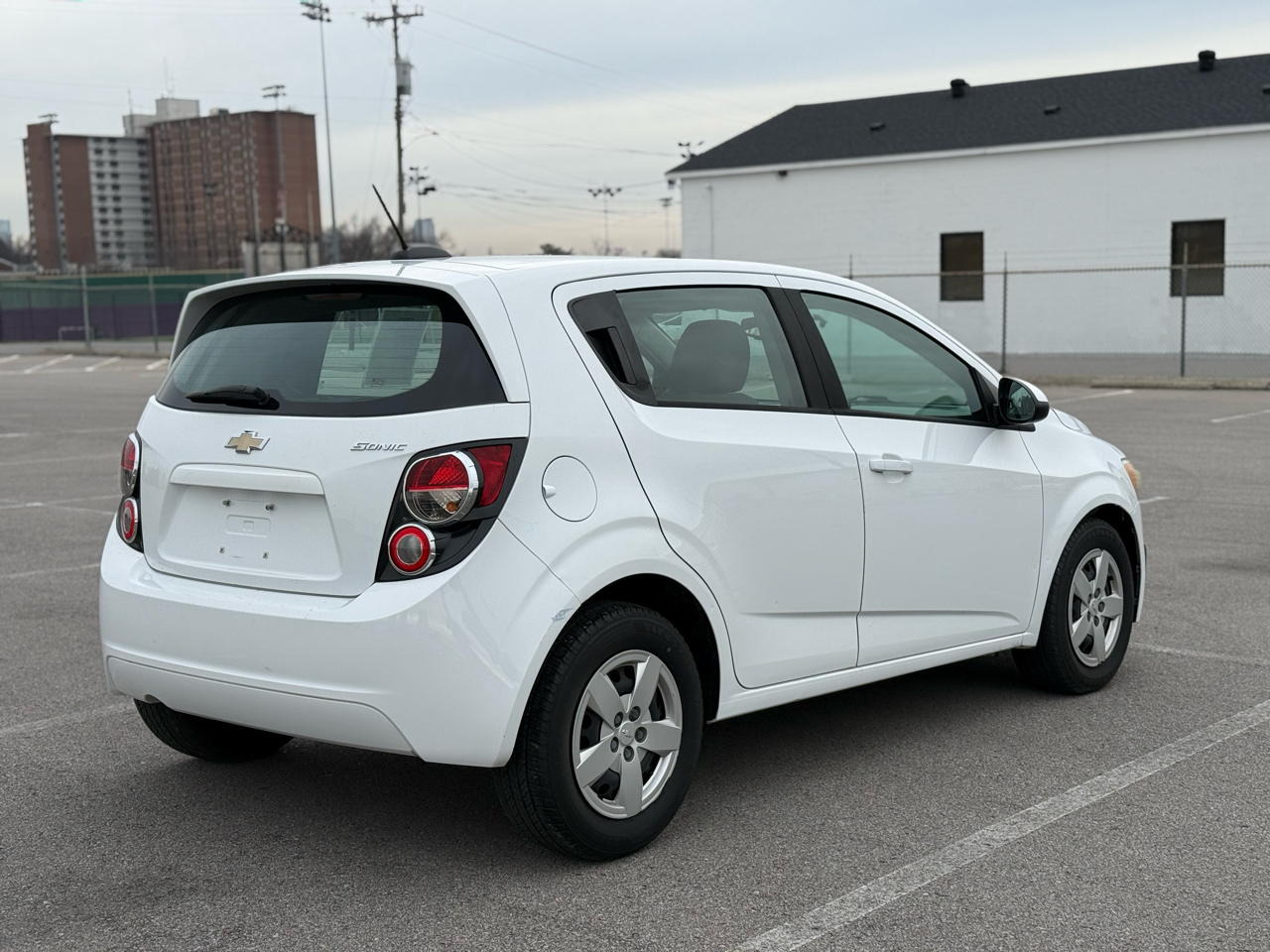 Chevrolet Sonic LS Auto 5-Door 2016