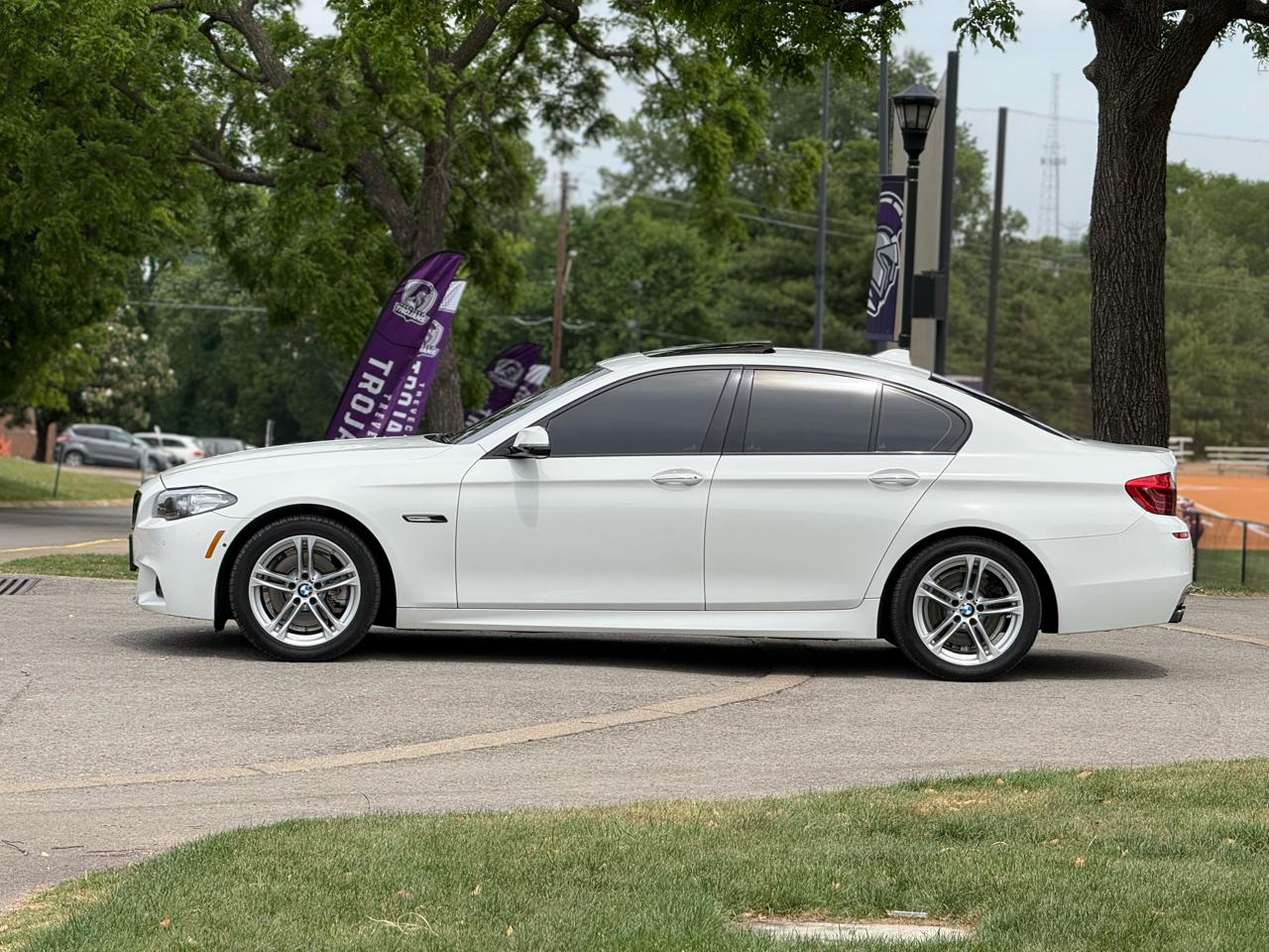 BMW 5-Series 528i 2015