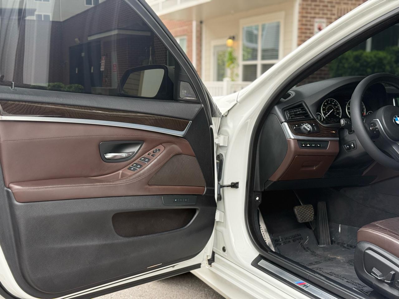 BMW 5-Series 528i 2015