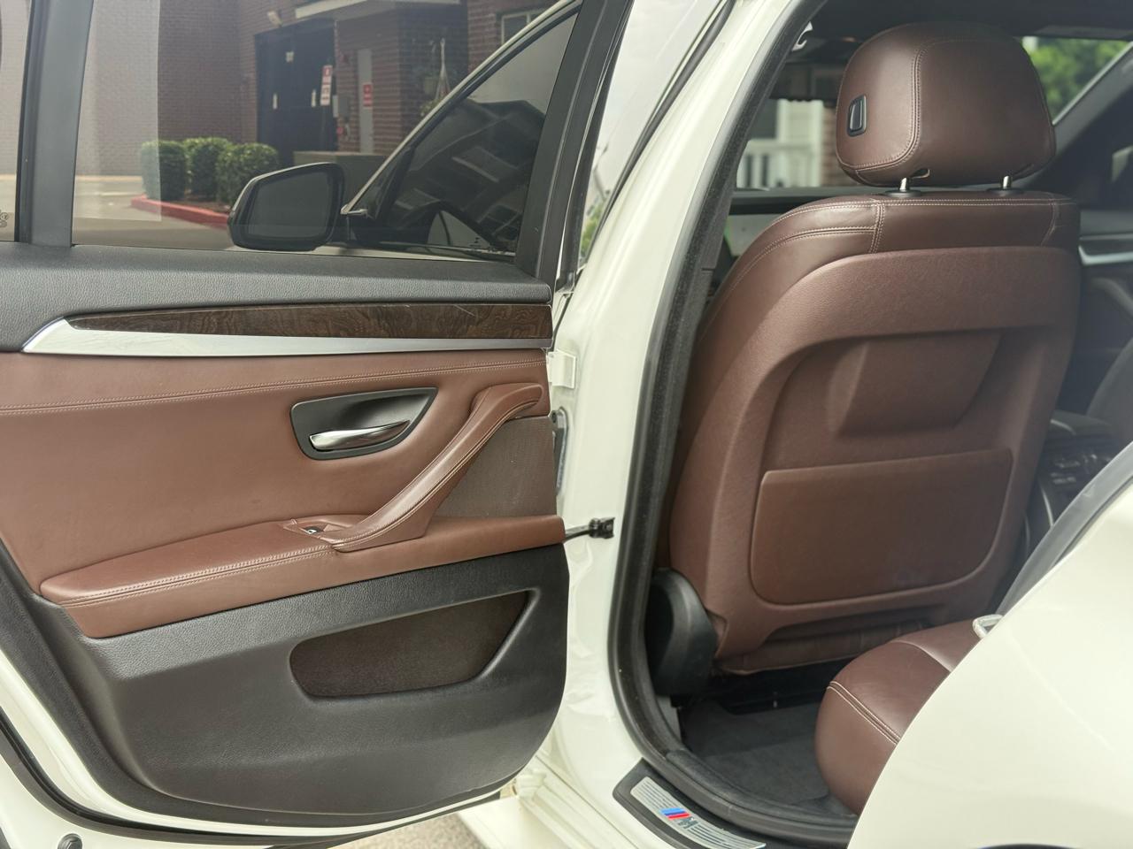 BMW 5-Series 528i 2015