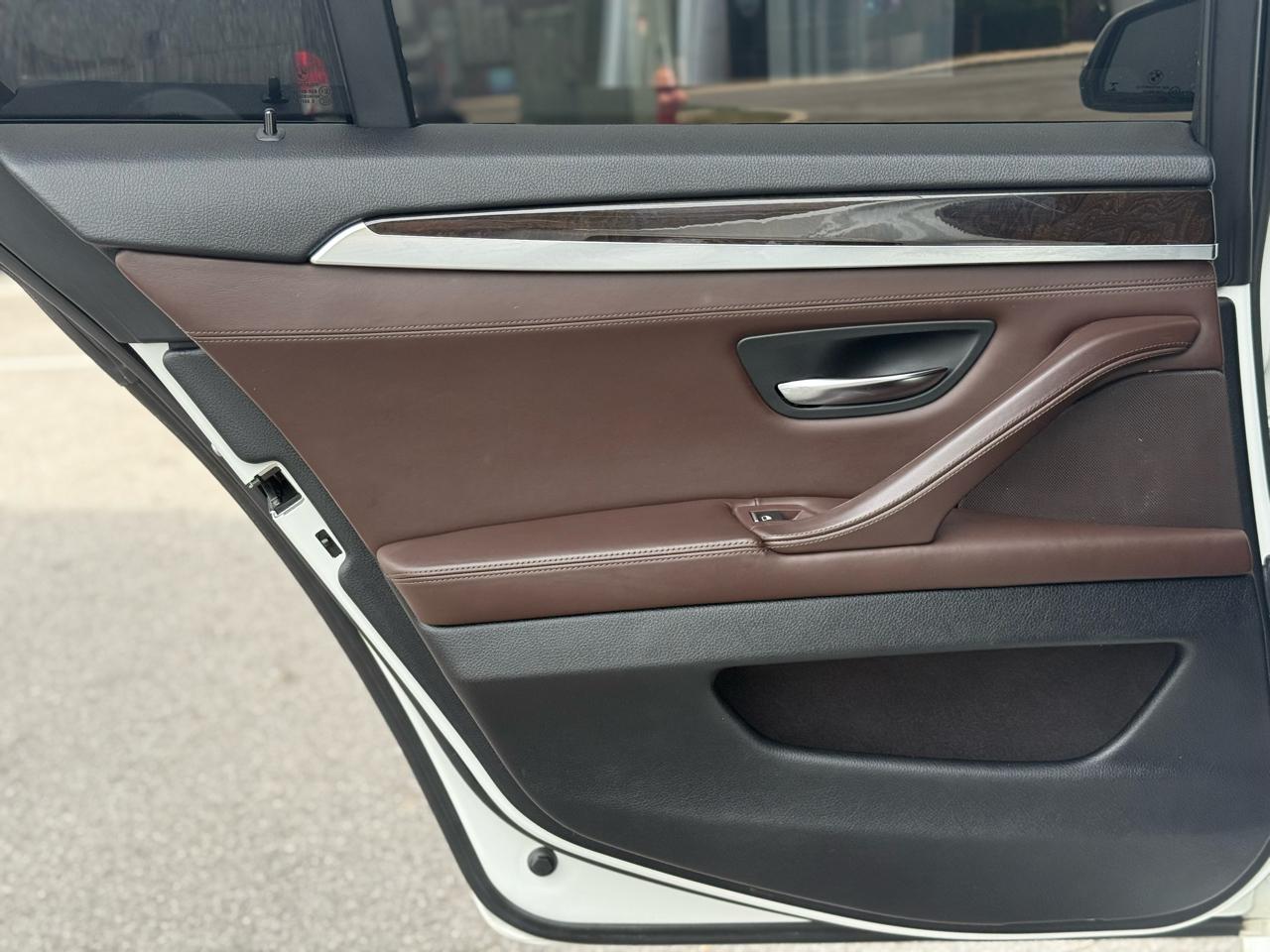 BMW 5-Series 528i 2015