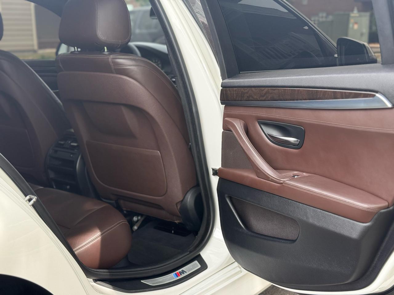 BMW 5-Series 528i 2015