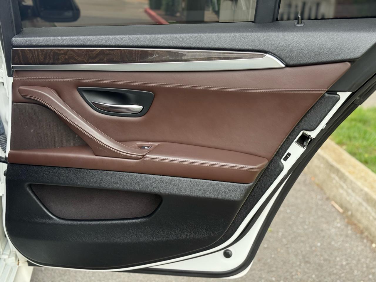 BMW 5-Series 528i 2015