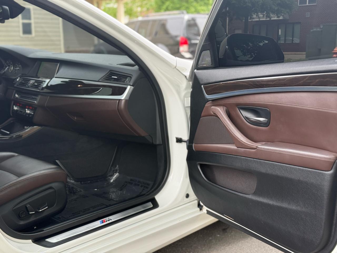 BMW 5-Series 528i 2015