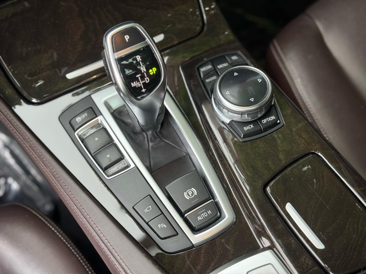 BMW 5-Series 528i 2015