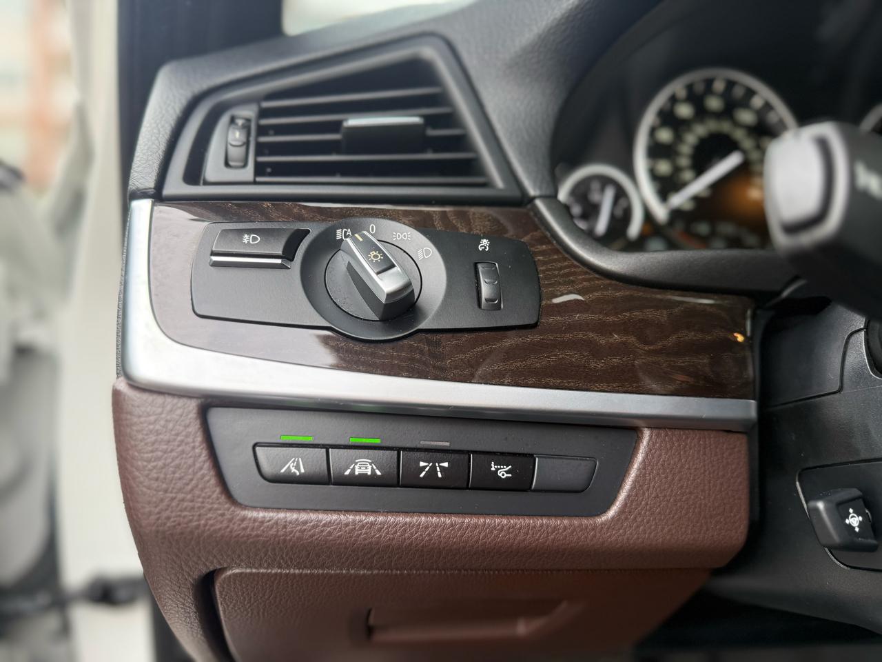 BMW 5-Series 528i 2015