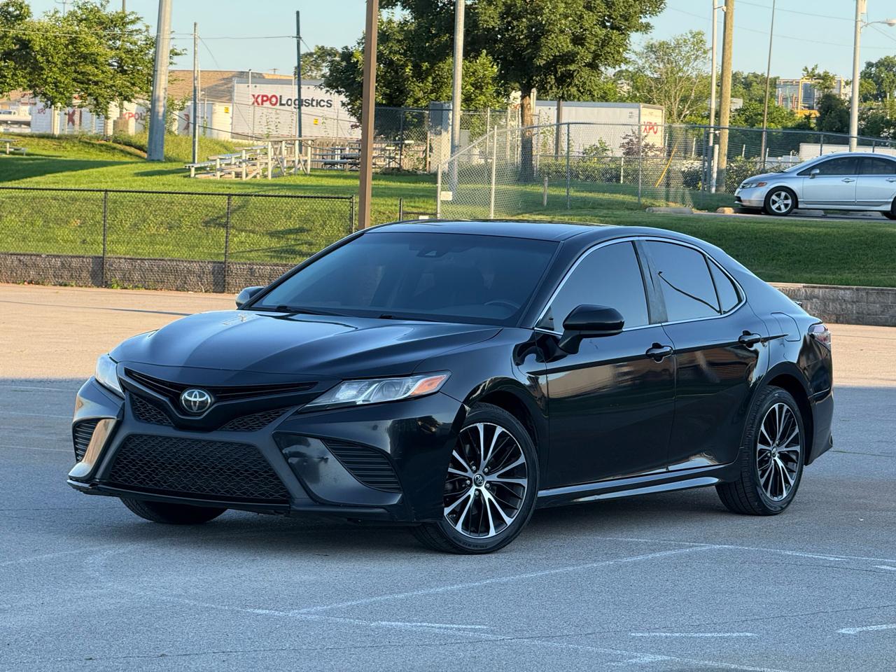 Toyota Camry SE 2019