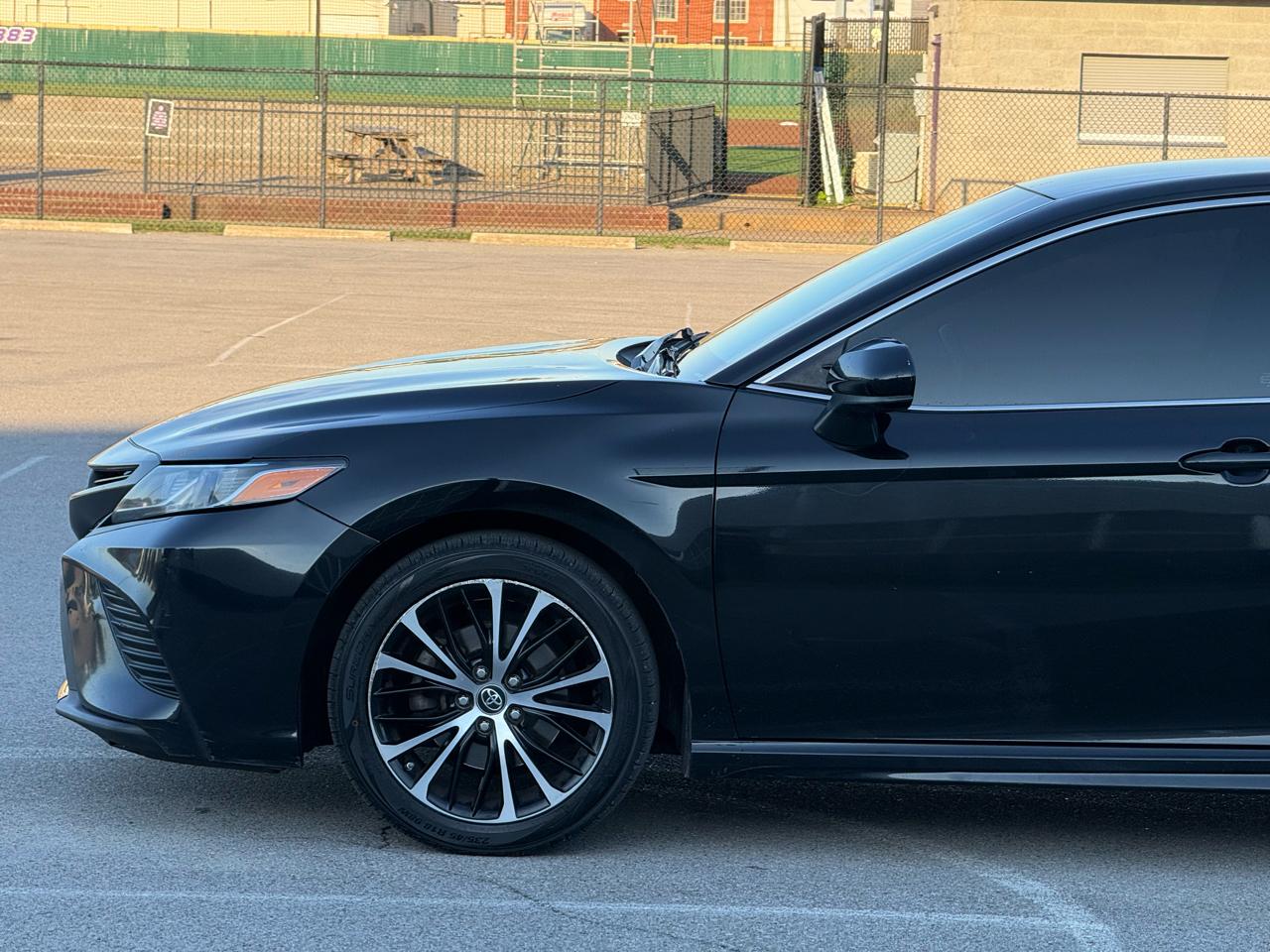 Toyota Camry SE 2019
