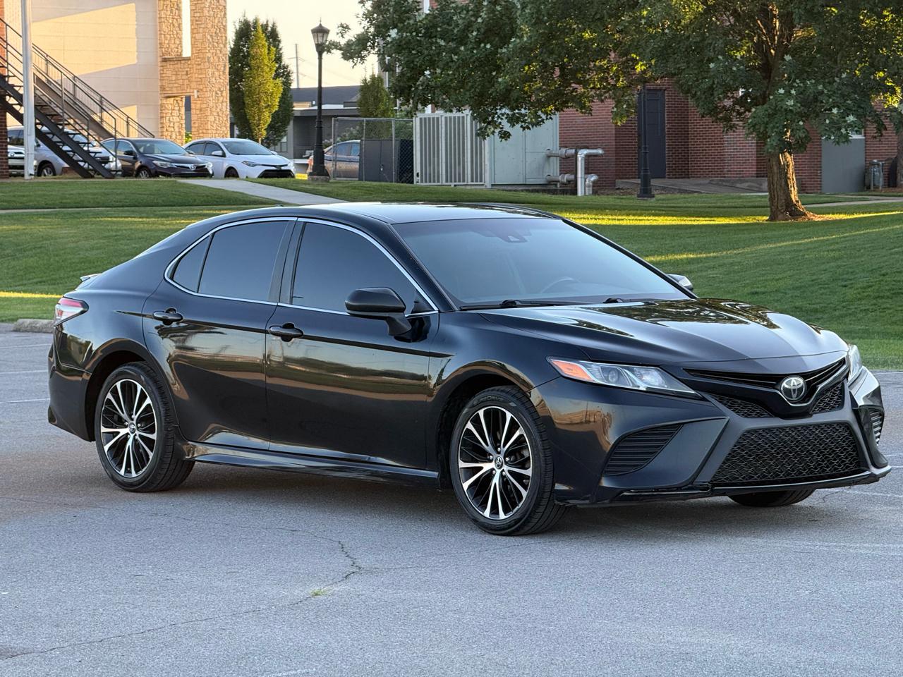 Toyota Camry SE 2019