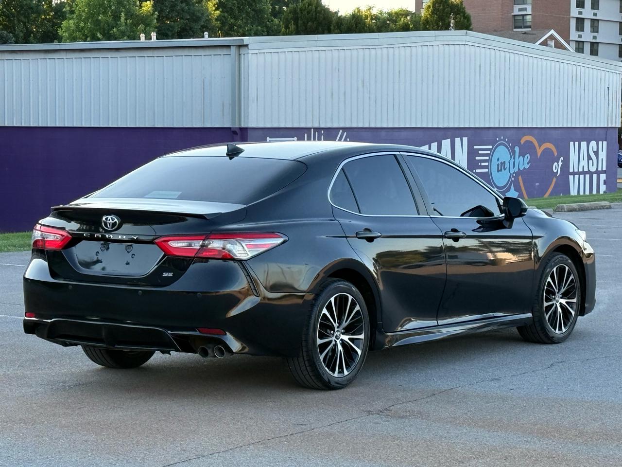 Toyota Camry SE 2019